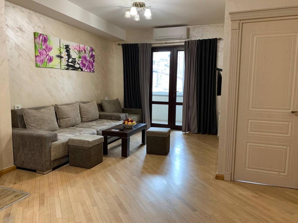 Comfortable Apartment In Center Γιερεβάν Εξωτερικό φωτογραφία